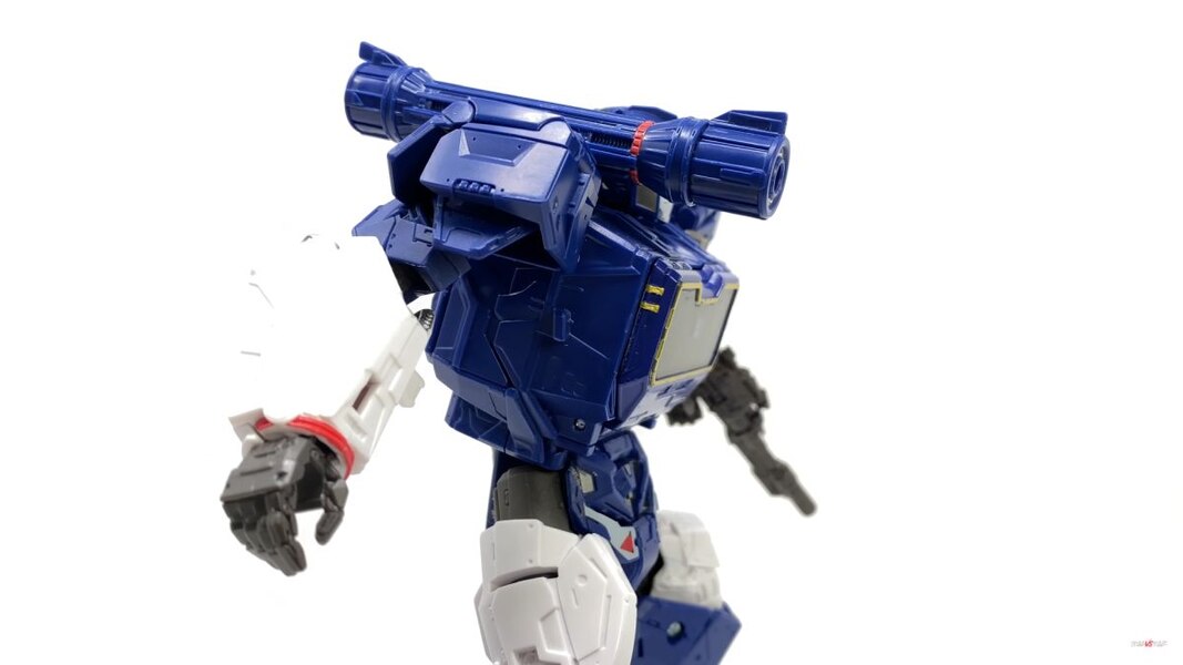 Transformers Studio Series 83 Soundwave More In Hand Image  (8 of 51)